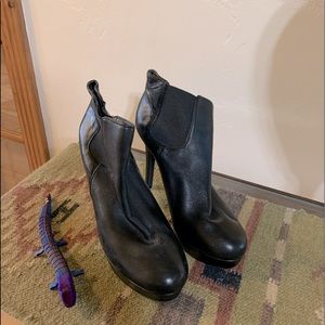 Gianni Bini Leather platform booties